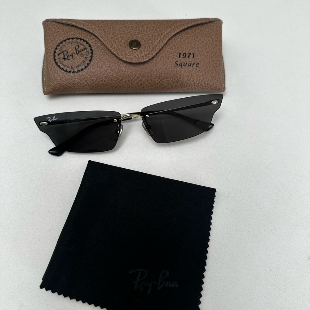 Ray-Ban Black and Gold Sunglasses with Brown Case